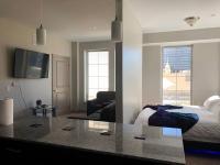 King Size Studio in Heart of Downtown - Bed and Breakfast Columbus