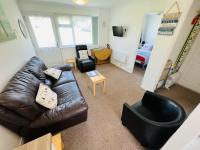 2 Bedroom Chalet SB113, Sandown Bay, Isle of Wight - Chambres d'hôtes Brading