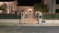 Villino Micol camere a due passi dal mare - B&B Marina di Carrara