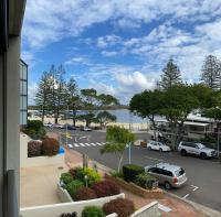 Callie Beach Escape - Beachside View, Family Friendly, Walk Everywhere - B&B Caloundra