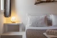 Estudio con vista parcial al mar
