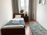 Cozy Heritage Apartment in Bratislava City Centre - Chambres d'hôtes Bratislava