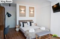 Zimmer mit Kingsize-Bett und Bergblick