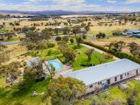 B&B Moonbah - Winterwood Lodge Farm Stay- 6mins Jindabyne Pets Allow Floor Heating - Bed and Breakfast Moonbah