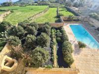 Farmhouse Villa with Large Pool and Garden in Gozo - B&B Għarb