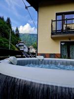 House Utrinek with free play room, jacuzzy and garage - B&B Podbrdo