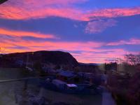 Private Escape Central Wanaka 3 Bedroom - Ferienwohnung Wanaka