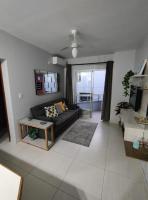 1 Apto em Canasvieiras 2 quadras mar e no centro edf camila - B&B