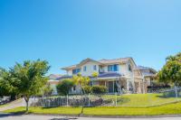 Spacious newly redecorated 5BD Family Home - B&B
