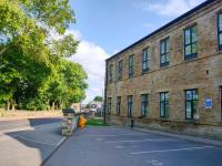 B&B Ossett - Butterfly Apartment - Bed and Breakfast Ossett