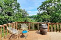Maison bois avec terrasse sur pilotis - Bed and Breakfast