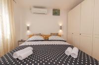 Holiday Home Manda - private pool in mountain near sea - B&B Imotski