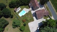 "Villa du Circuit" avec Piscine, 4 Chambres, 4 SDB, à 8 min du circuit, parking et portail électrique - B&B Mars-sur-Allier