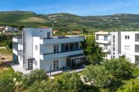 Oasis with jacuzzi - B&B Kaštel Novi