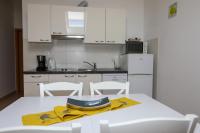 Apartamento de 1 dormitorio con balcón y vistas al mar