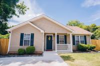 City Retreat - 4 Bedroom Oasis with King & Private Yard near Downtown - Chambres d'hôtes Charlotte