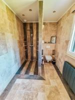 Dreibettzimmer mit Gartenblick