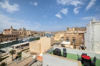 Traditional & Modern Maltese Townhouse - Rooftop Terrace and Sea Views, close to Birgu Waterfront - Chambres d'hôtes Cospicua