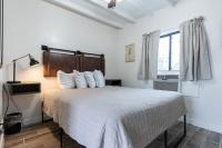 Habitación con cama grande 