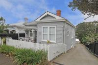 B&B Auckland - 2 Bed Apartment in Kingsland - FREE WIFI and parking - Bed and Breakfast Auckland