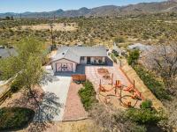 Hot Tub, Games, King Bed, Fire Pit, BBQ Grill, minutes from National Park and Views - Chambres d'hôtes Joshua Tree