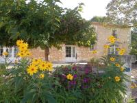 Deluxe Double Room (1 adult + 2 children)