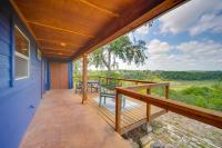 B&B Spicewood - Rustic-Elegant Cabin Deck, Near Lake Travis! - Bed and Breakfast Spicewood