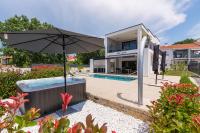 B&B Kadumi - Villa Lucia with Jacuzzi and Private Pool - Bed and Breakfast Kadumi