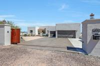 Luxury Estate, Sleeps 24, Sonoran by HomeStakes - B&B