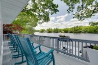 Football Fans Lake Retreat - 5 Mins to Gillette! - Bed and Breakfast
