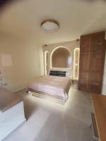 Standard Cave Suite with outdoor Hot Tub and Caldera View