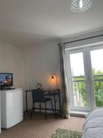 Luxury Rooms In Furnished Guests-Only House Free WiFi West Thurrock - B&B