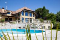 B&B Riccione - Villa Rolls - Porzione di Villa con piscina,giardino e parcheggi - Bed and Breakfast Riccione