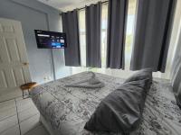 1 BR APT with AC , TV , wi-fi near DT and beach - B&B Ixtapa-Zihuatanejo