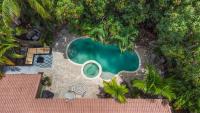 Lush 3BR Fort Lauderdale Getaway with Pool & Spa - B&B Fort Lauderdale
