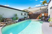 B&B Mooloolaba - 5 Bed Mooloolaba Getaway - Bed and Breakfast Mooloolaba