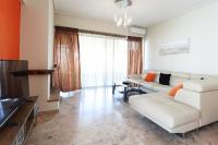 Spacious view of central square - Ferienwohnung Kalamata