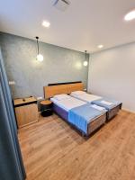 Chambre Double ou Lits Jumeaux - Accessible aux Personnes à Mobilité Réduite