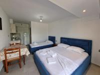 Camera Tripla Deluxe