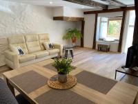 Home in Champagnac La Riviere with shared pool - B&B