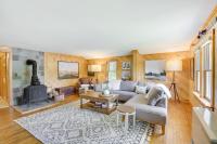 Gorgeous Sunday River Cabin with Saltwater Hot Tub! - Bed and Breakfast