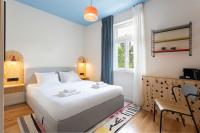 Habitación con cama grande