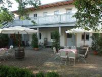 B&B Dresda - Pension Adele - Ruhig, direkt am Elberadweg & Badesee mit Balkon - Bed and Breakfast Dresda