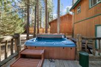 Abe's Cool Cabin - Nice luxury home with a game room, hot tub, and pool table - Chambres d’hôtes Big Bear Lake