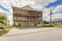 Inviting Atlantic Beach Townhome about half Mi to Ocean - B&B