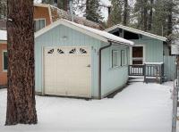 Sherwood Cottage - Charming and cozy cabin that has back deck with a Hot Tub! - B&B Big Bear City