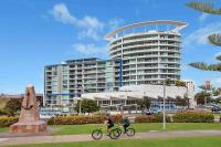 Beachfront Bliss, 3BR Kirra Oasis- Pool and Sauna - Ferienwohnung Gold Coast