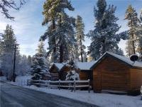 Pine Forest Cabin - Adorable vintage cabin with a cozy wood burning fireplace and foosball table! - B&B Big Bear Lake