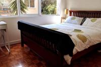 B&B Melbourne - Elwood Beach Apartment (2 min walk from beach) - Bed and Breakfast Melbourne
