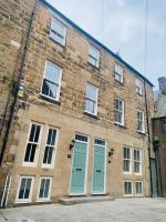 B&B Alnwick - Luxury Retro 4 Bed Town House in heart of Alnwick - Bed and Breakfast Alnwick